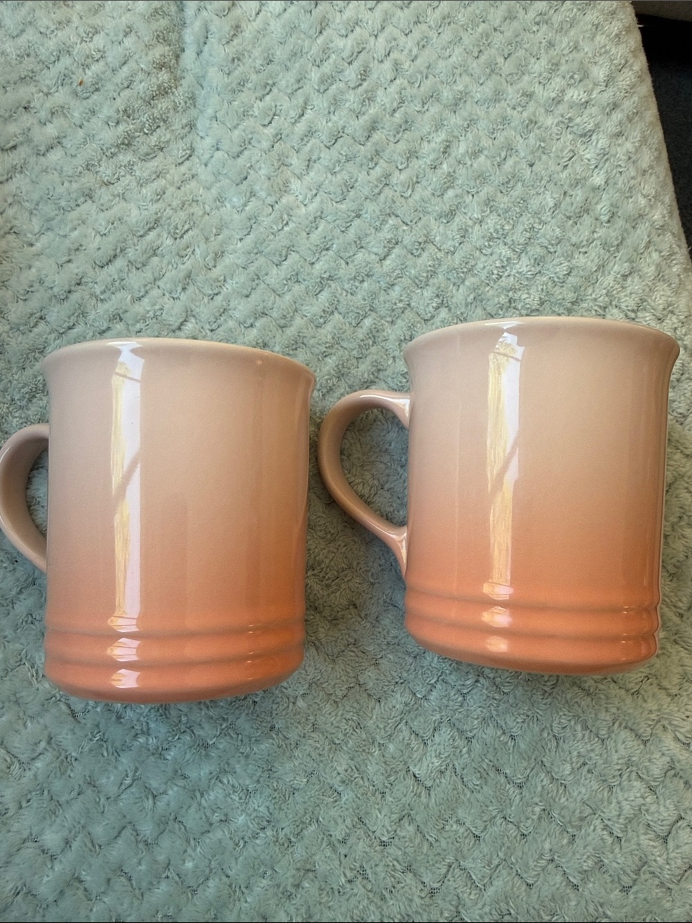 Le Creuset Ceramic Ombre Peach Mugs in color Peche 14oz Vancouver Mug